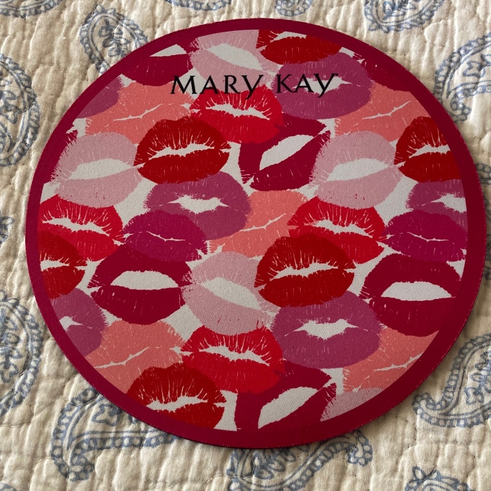 NEW Mary Kay Lips Round Mouse Pad